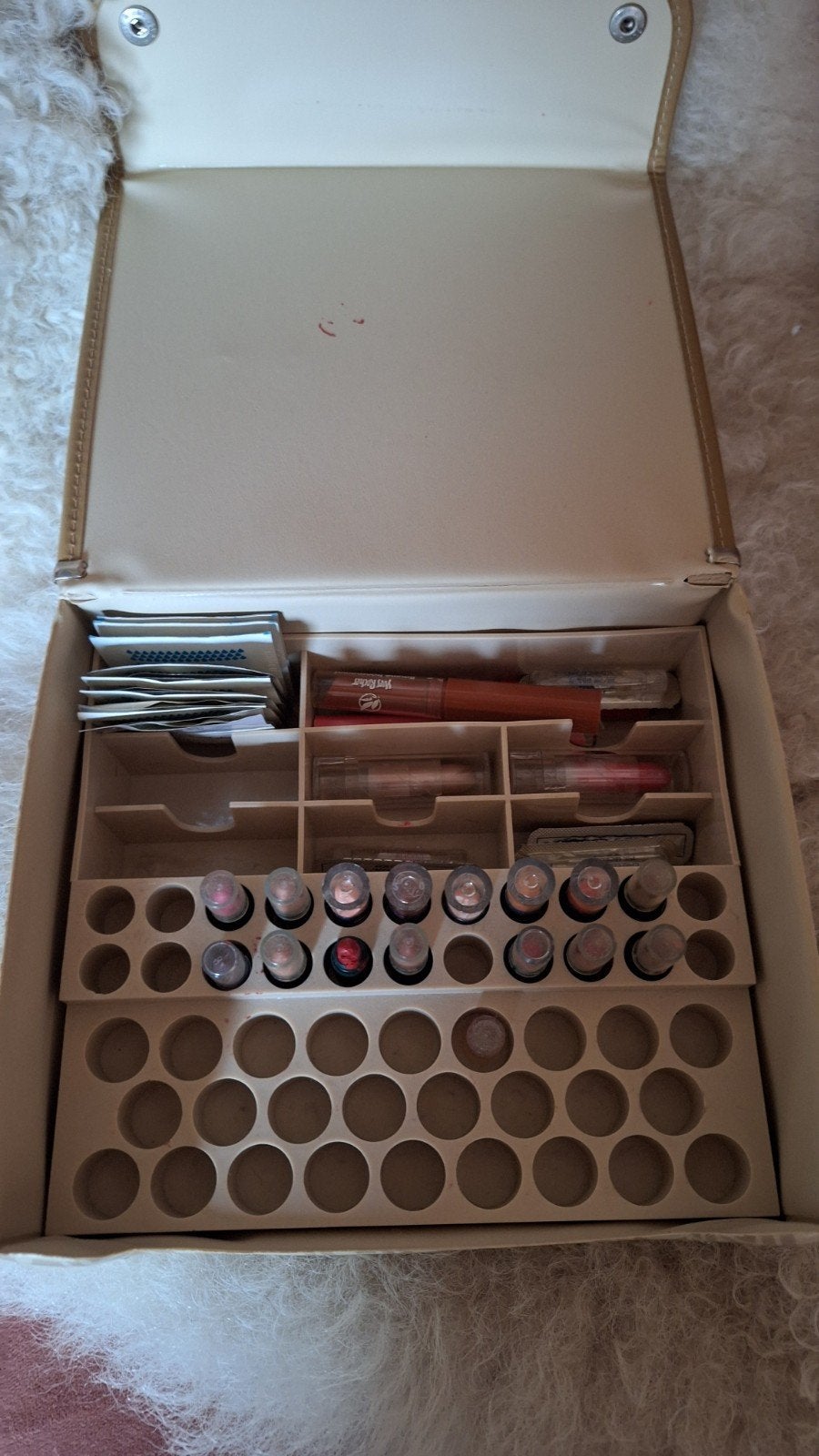 Vintage Avon make-up doos uit de jaren '60, Sieraden, Tassen en Uiterlijk, Gebruikt, Lippen, Beige, Ophalen of Verzenden