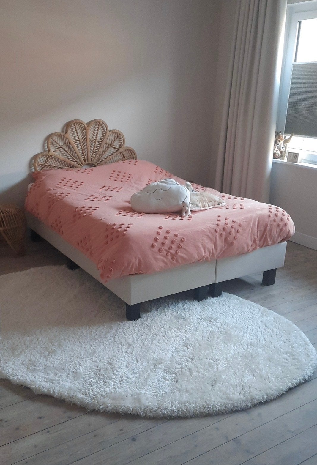 Boxspring 140x200 met rotan hoofdbord en matras (zgan), Ophalen, Overige materialen, Beige, Tweepersoons