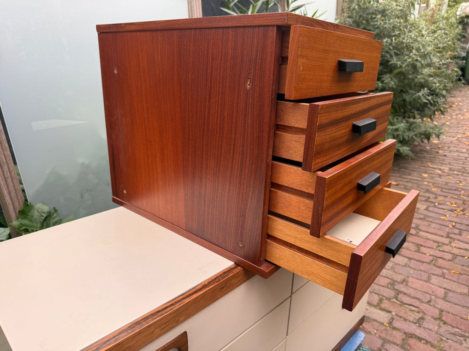 Ladenkastje bureau jaren zestig. Nachtkastje?, Gebruikt, 50 tot 100 cm, 3 of 4 laden, Minder dan 100 cm