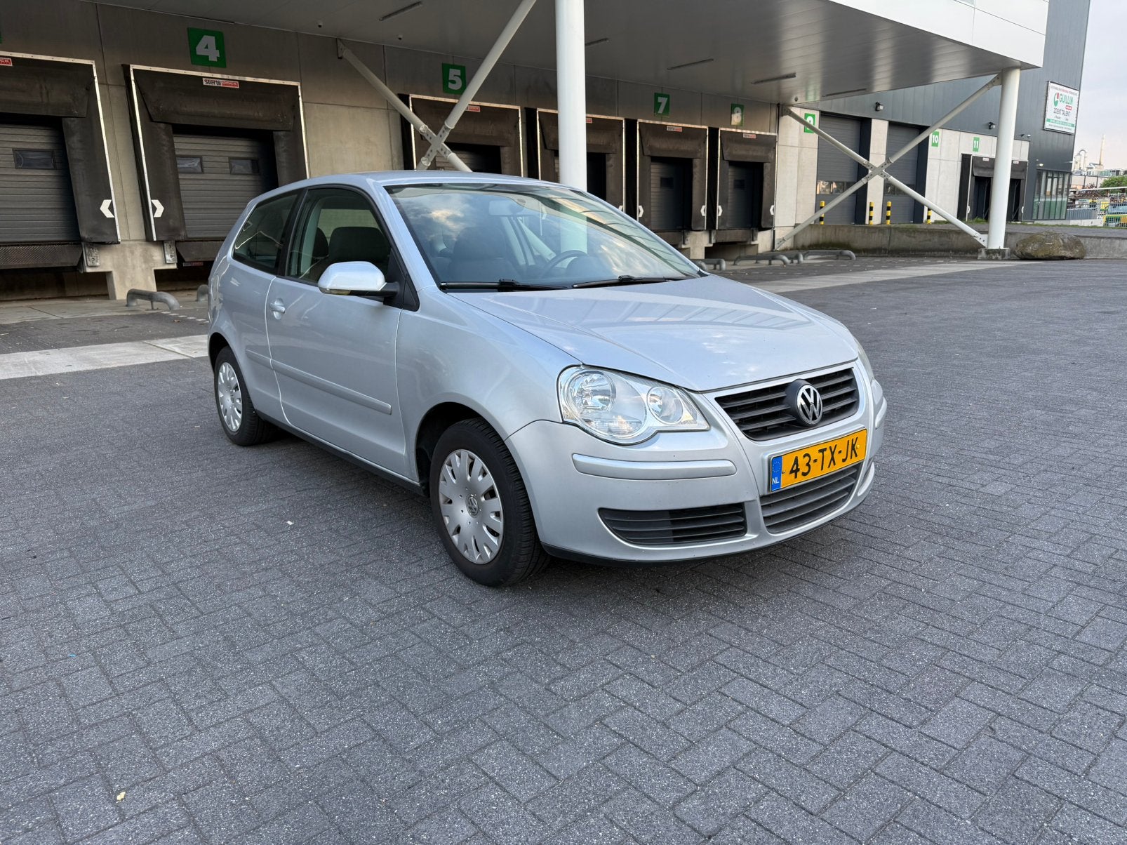 Volkswagen Polo 1.4 55KW AUT 2007 Grijs, Auto's, Volkswagen, 4 cilinders, Origineel Nederlands, 1033 kg, Particulier