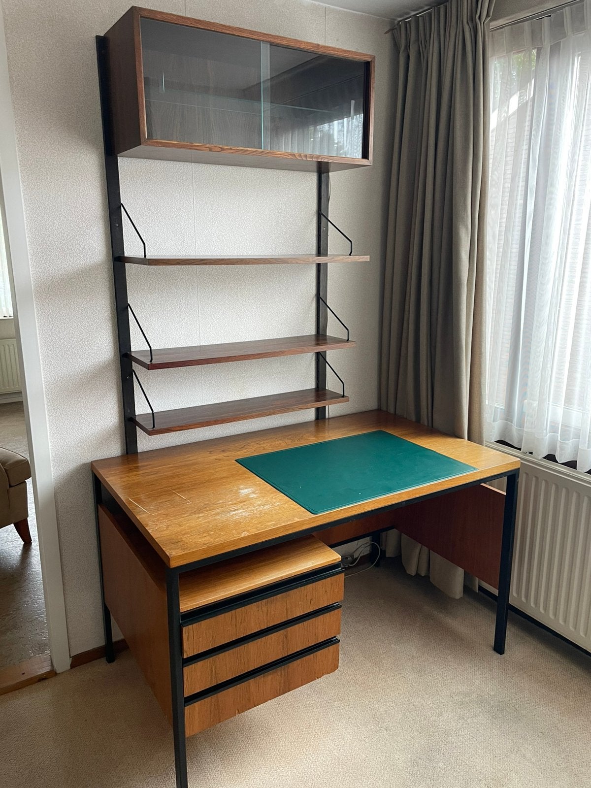 Antiek/ vintage bureau met wandsysteem, poul cadovius., Ophalen, Zo goed als nieuw