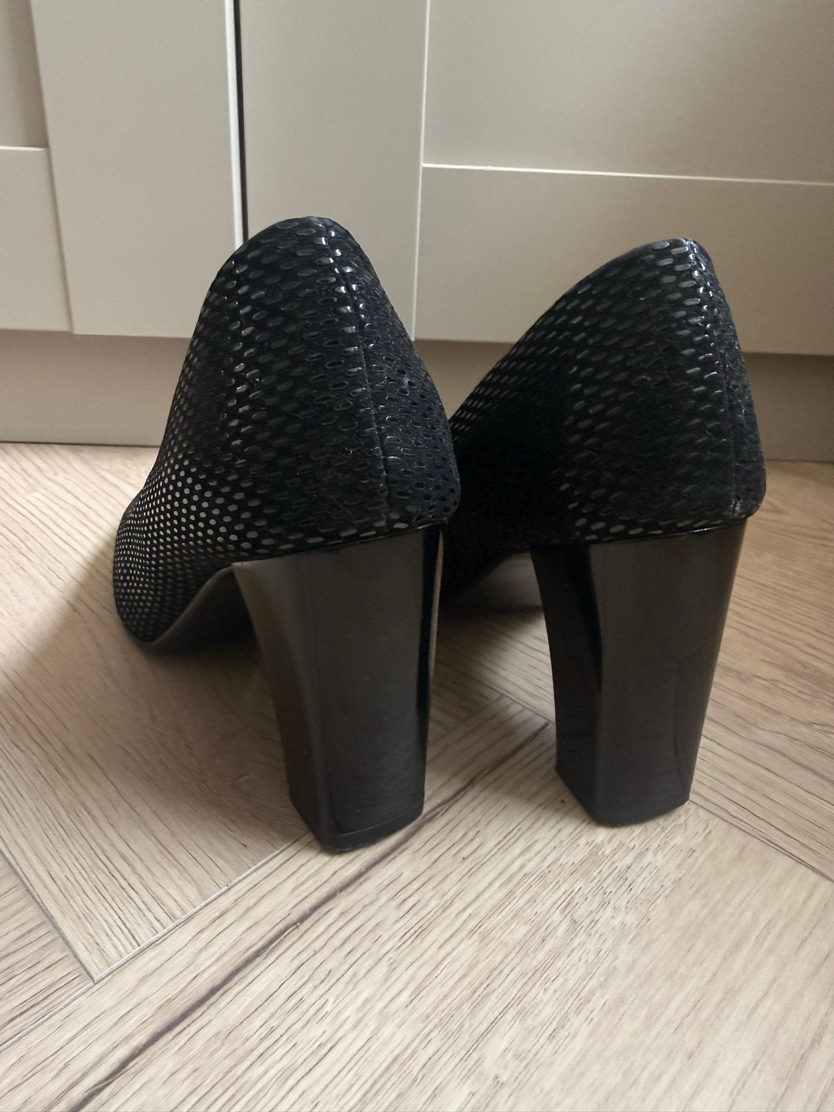 Zwarte hakken maat 36 - Elegante pumps met blokhak, Kleding | Dames, Ophalen of Verzenden, Zwart, Pumps
