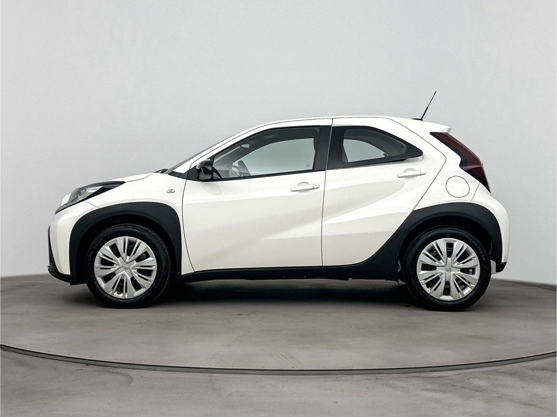Toyota Aygo X 1.0 VVT-i MT Play *DEMO* | Apple Carplay -/ An, Auto's, 12 maanden, Stof, Euro 6, 920 kg