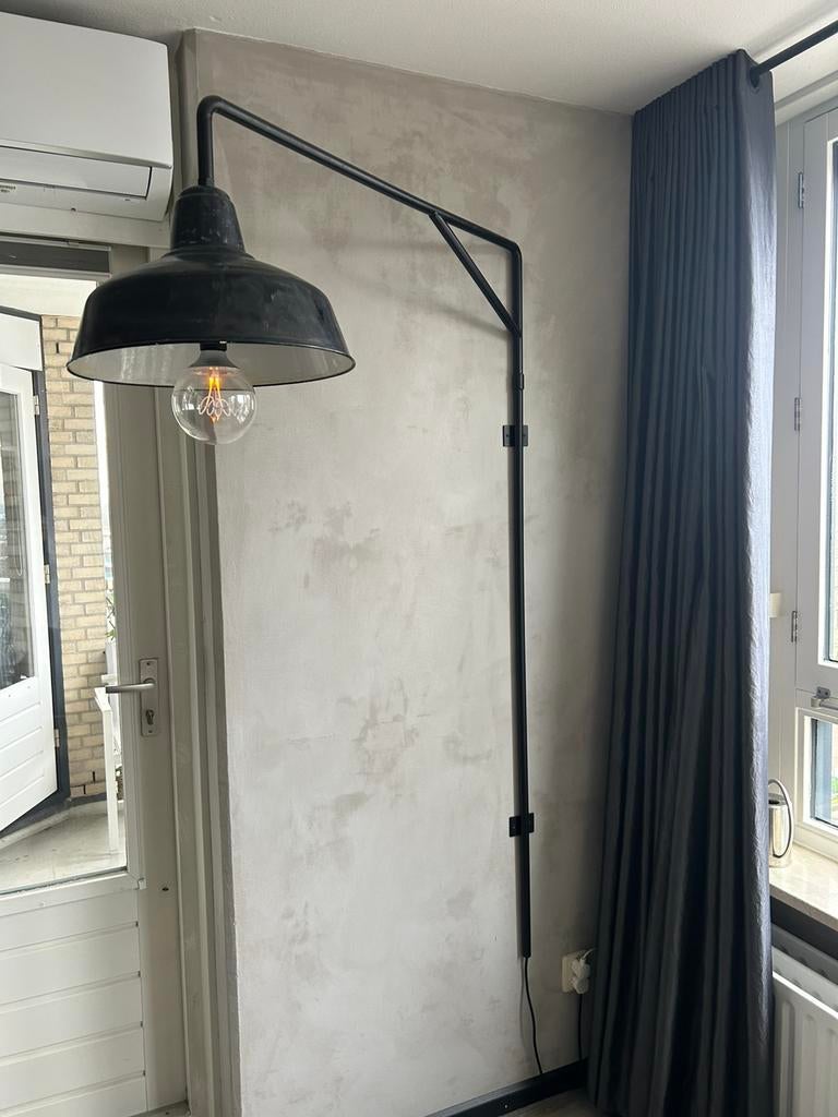 Wandlamp zwart draaibaar met emaille kap, Ophalen, Zo goed als nieuw
