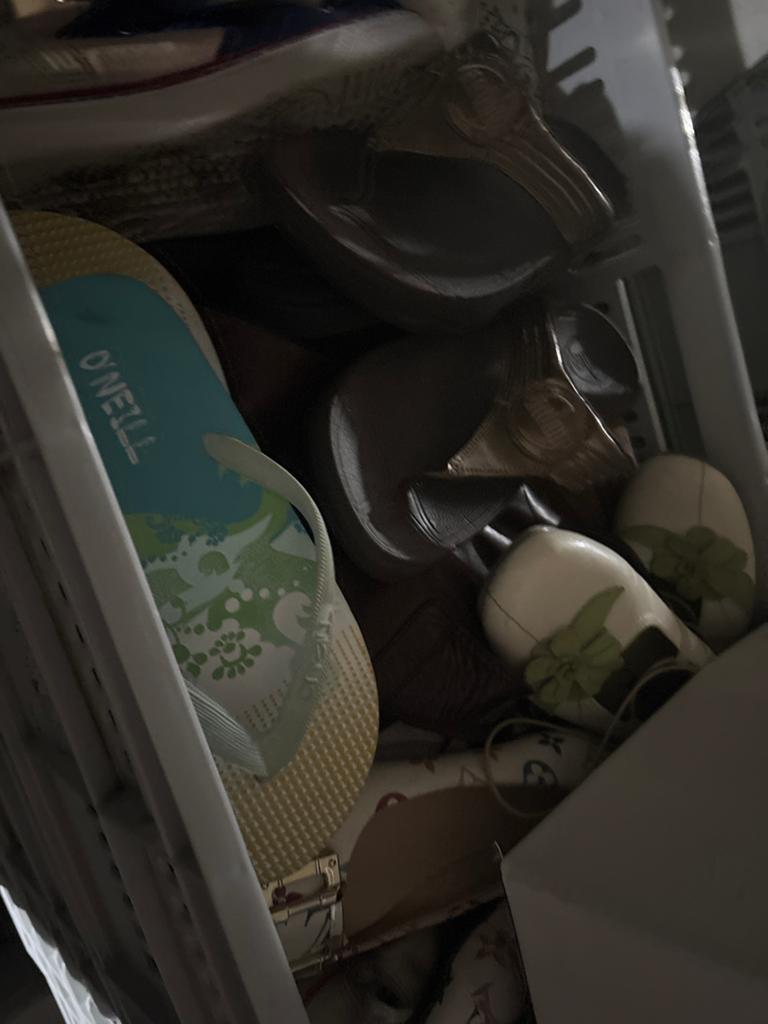 Grote partij van 100 paar schoenen - Diverse stijlen en mate, Ophalen, Gedragen, Overige kleuren, Slippers