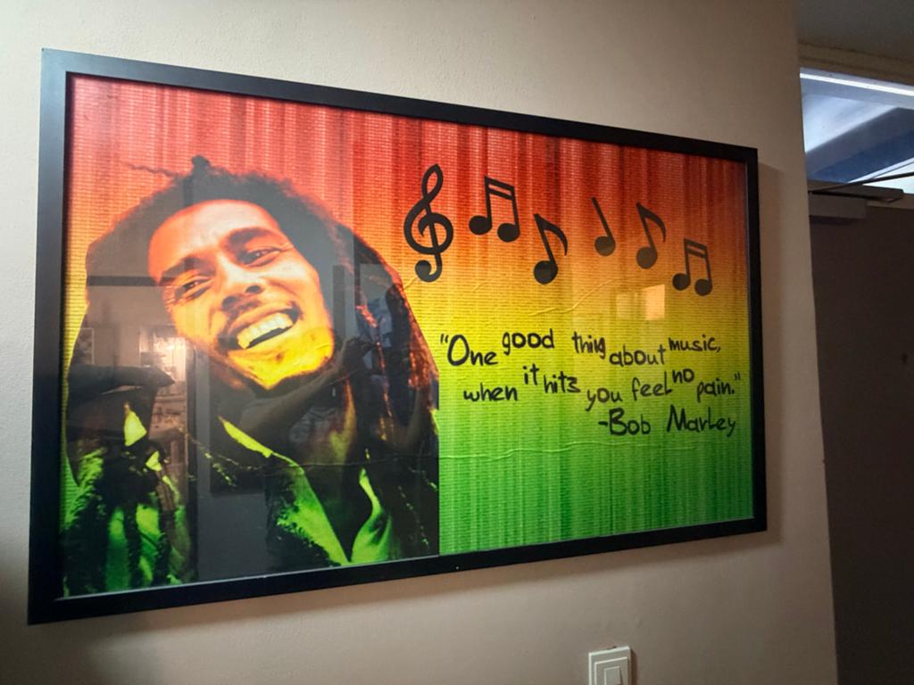 Bob marley poster ingelijst, 125 cm of meer, Ophalen of Verzenden, Zo goed als nieuw, Foto of Poster
