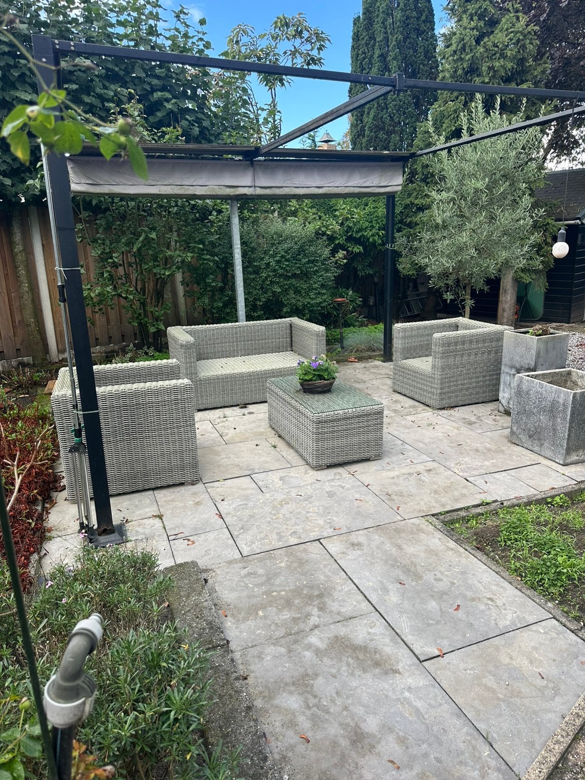 Loungestel met kussens in goede staat en stoelen ook prima, Tuin en Terras, Ophalen, Kunststof, Gebruikt, Loungeset