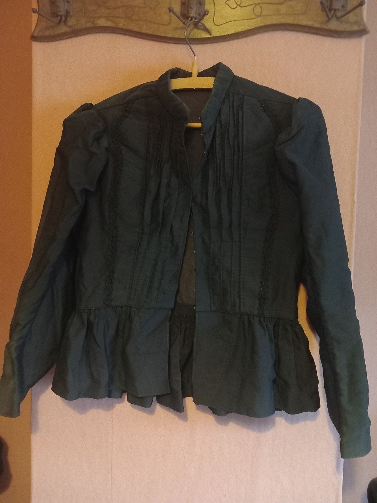 Oud zwart klederdracht jak, nummer 10, Antiek en Kunst, Verzenden
