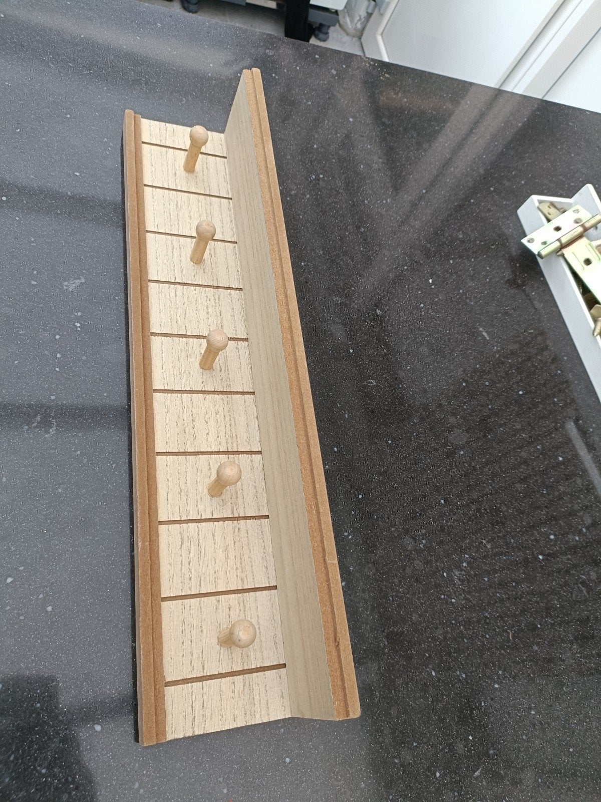 Houten wandkapstok met 5 haken - Zo goed als nieuw, Huis en Inrichting, Woonaccessoires | Kapstokken, Wandkapstok, Ophalen of Verzenden