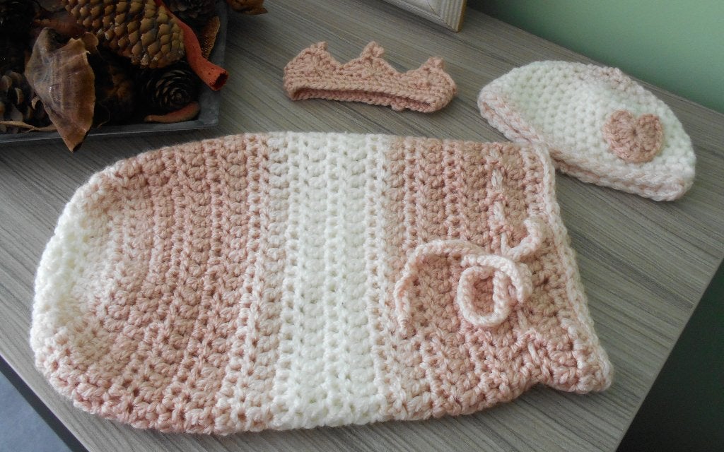 Newborn swaddle Sack met mutsje en kroontje, Ophalen of Verzenden, Nieuw, Madebyrianne, Meisje