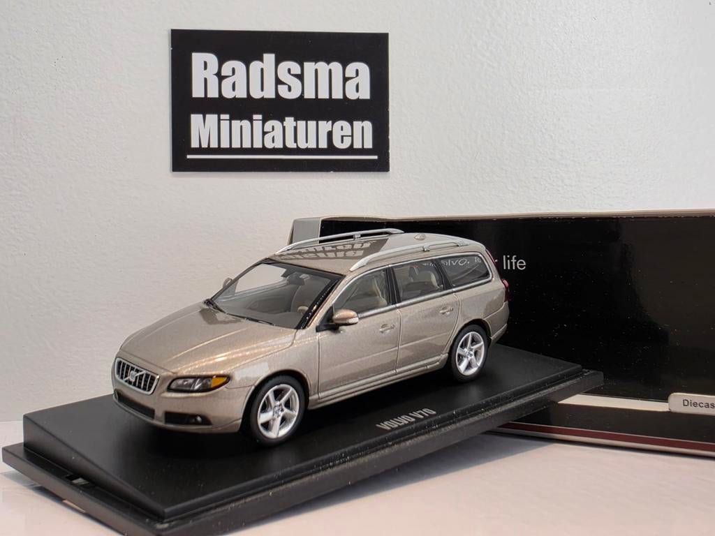 Volvo V70 Phase3 Champagne - 1:43 Motorart, Hobby en Vrije tijd, Modelauto's | 1:43, Overige merken, Auto, Ophalen of Verzenden