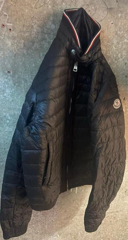 Moncler jas, Ophalen of Verzenden, Zo goed als nieuw, Zwart
