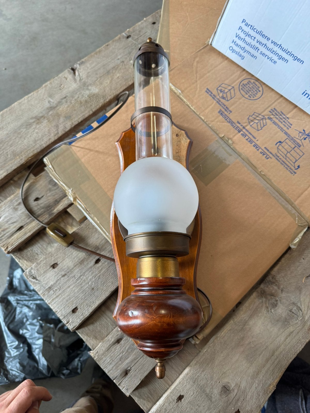 Antieke wand lamp, Ophalen, Zo goed als nieuw, Hout, Minder dan 50 cm