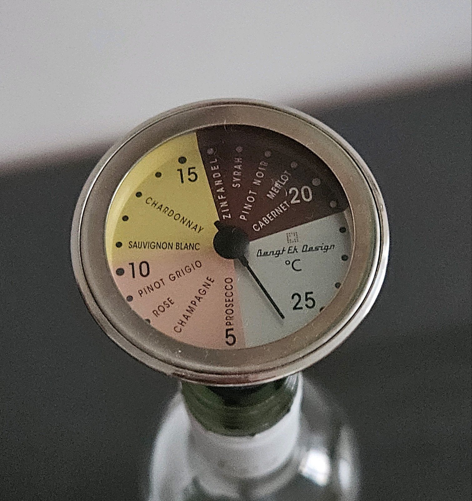 RVS Wijnthermometer met gekleurde wijzerplaat en flesafsluit, Huis en Inrichting, Ophalen of Verzenden, Zo goed als nieuw, Grijs