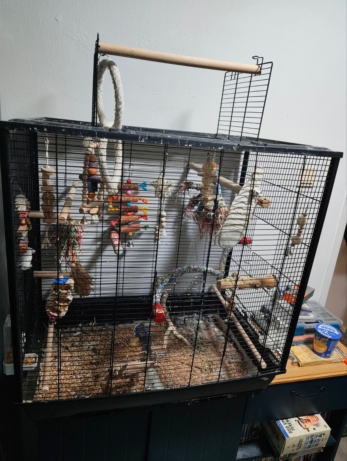 Vogelkooi met speelgoed, Ophalen, Gebruikt, Metaal, Vogelkooi