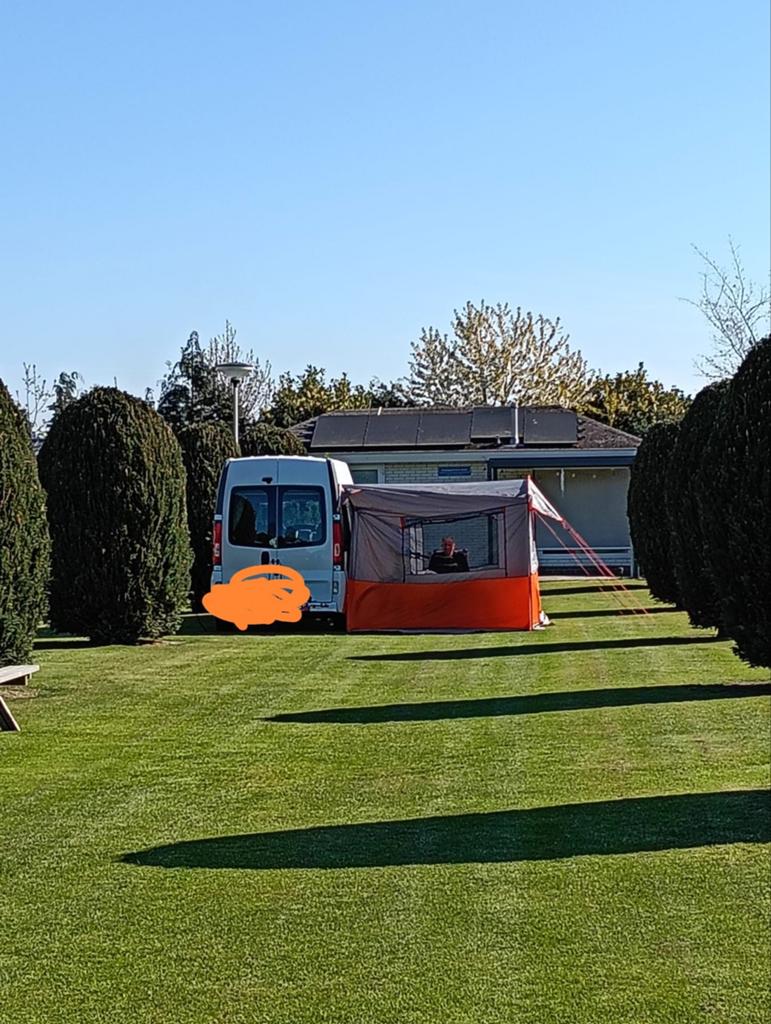 Tent aan caravan of bus, Ophalen