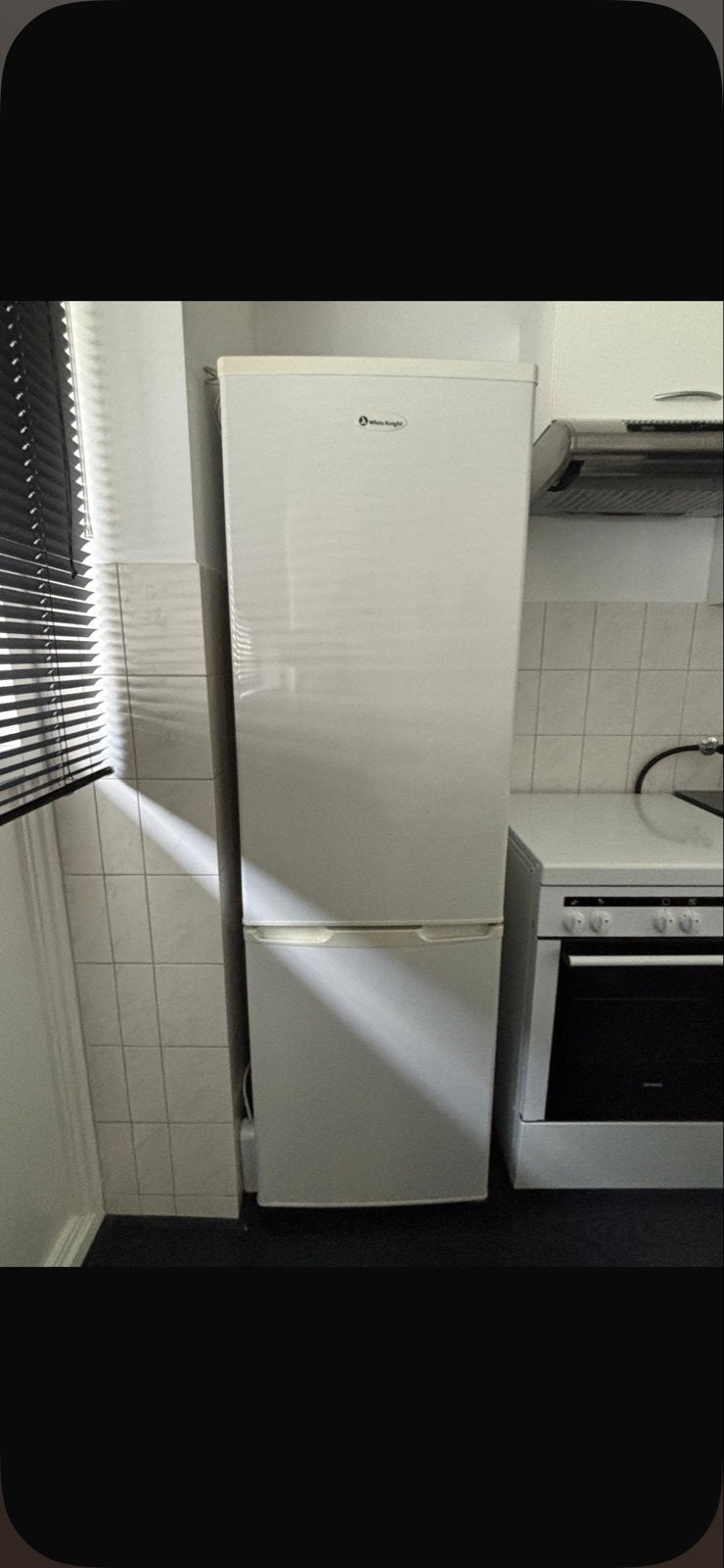 Witte Koel-vriescombinatie - White Knight, Ophalen, 150 tot 200 liter, Gebruikt, Met aparte vriezer