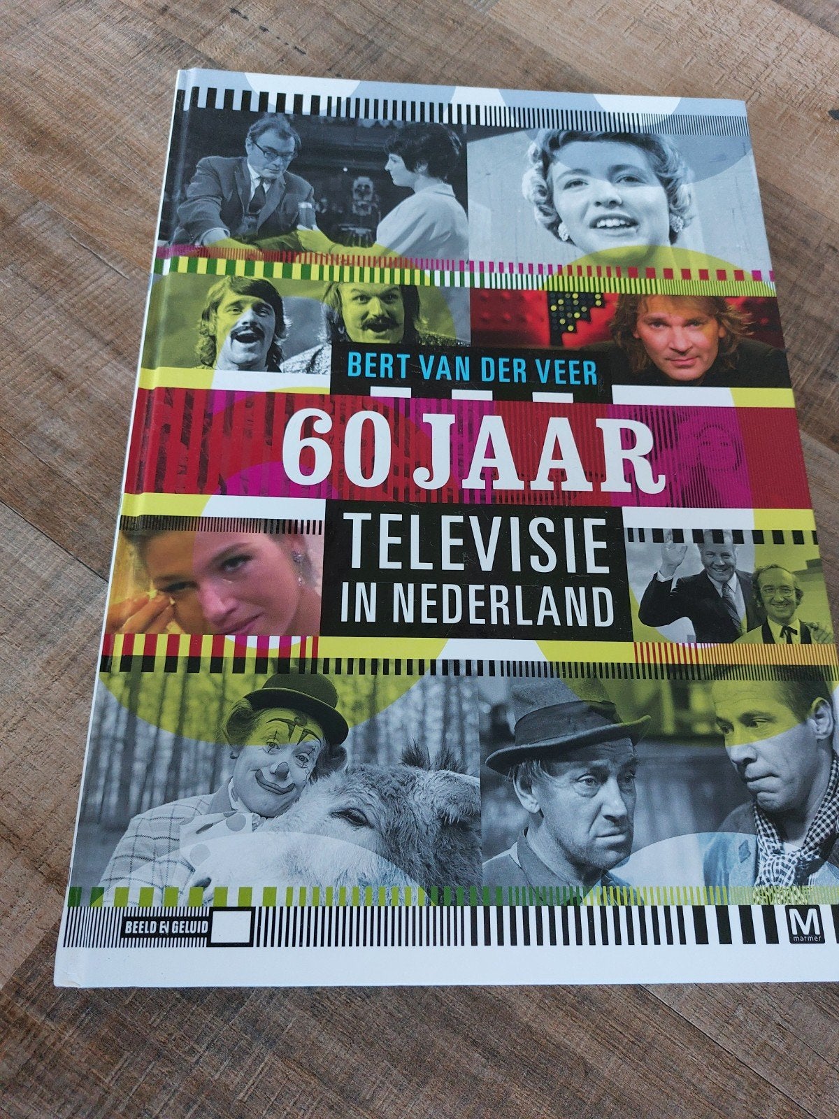Bert van der Veer - 60 jaar Televisie in Nederland, Ophalen of Verzenden, Zo goed als nieuw, Bert van der Veer