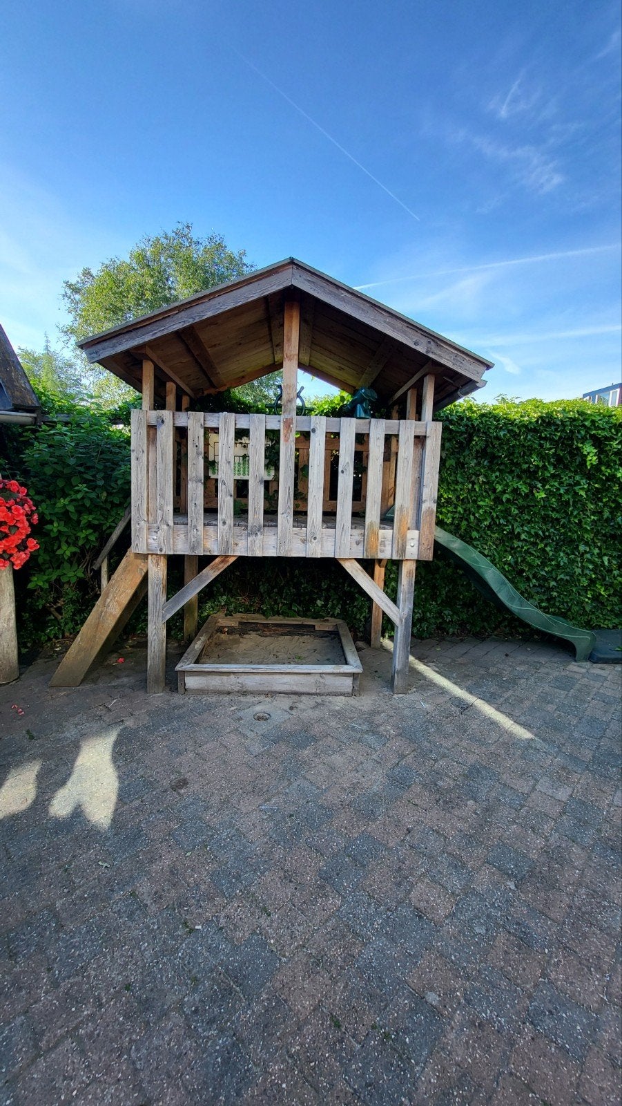 Houten speelhuisje met glijbaan, Ophalen, Gebruikt, Zandbak