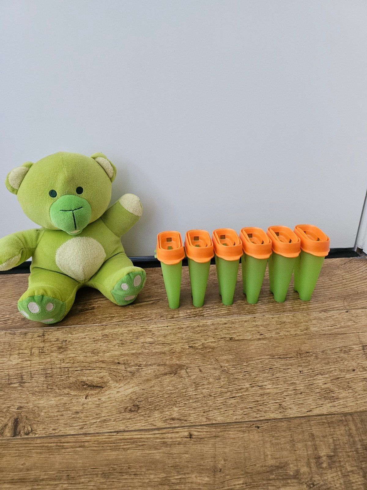 Tupperware ijsjes maker set pinguïns groen oranje €7,50, Gebruikt, Overige typen, Oranje, Ophalen of Verzenden