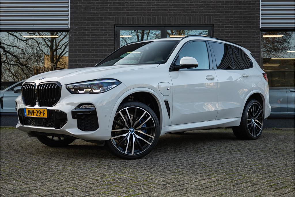 BMW X5 G05 xDrive45e High Executive M Sport / BTW / Pano / 3, Gebruikt, Met garantie (alle), Wit, Leder