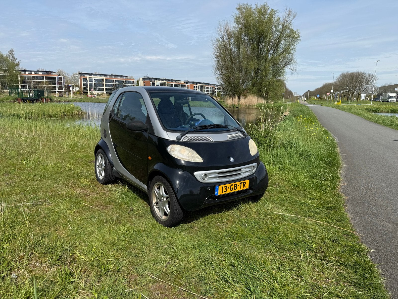 Smart 0.6 40KW AUT 2000 Grijs/zwart Airco (moet weg)