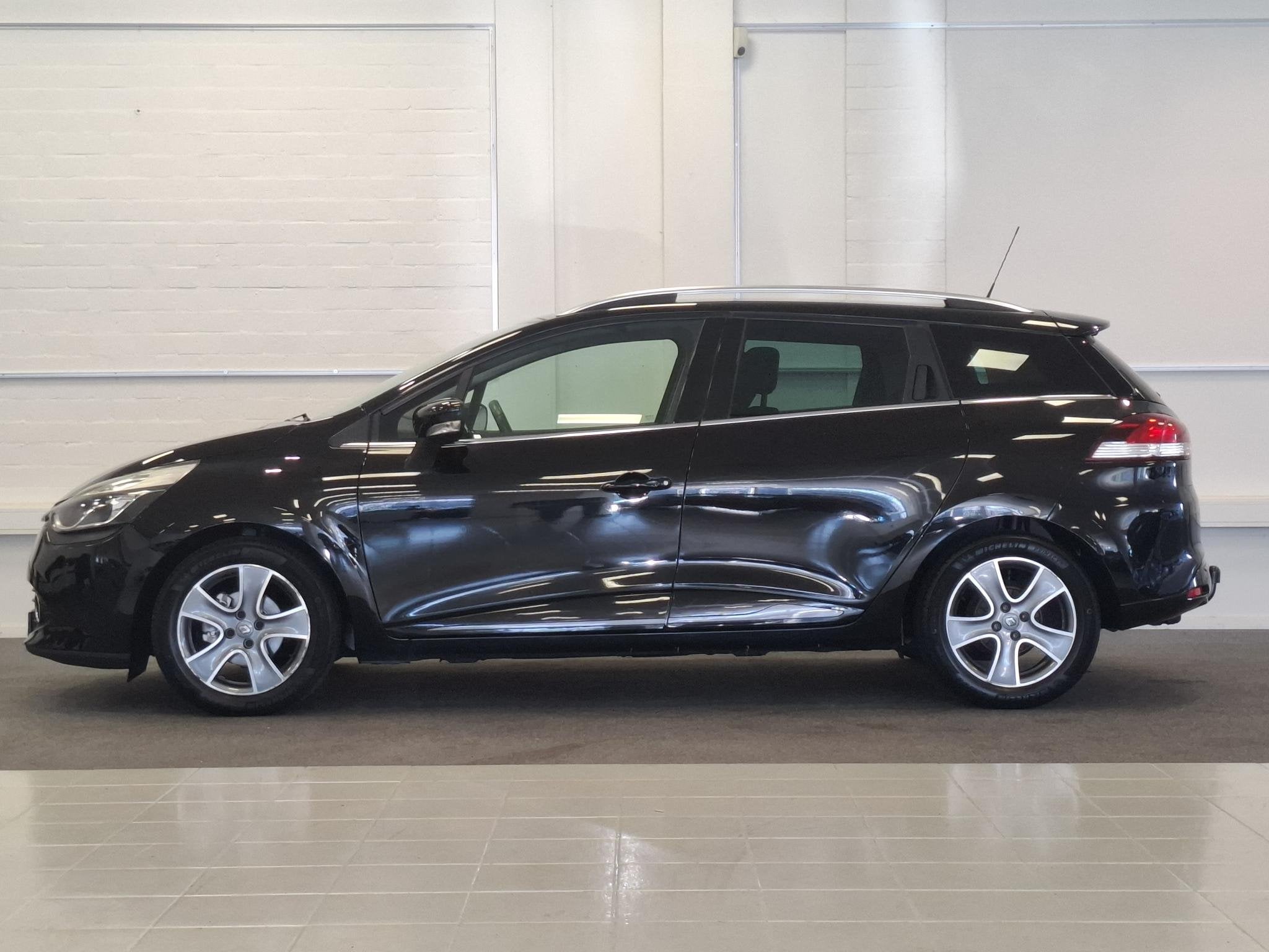 Renault Clio Estate 0.9 TCe Night&Day Trekhaak 100% Dealer o, Voorwielaandrijving, Stof, Zwart, Origineel Nederlands