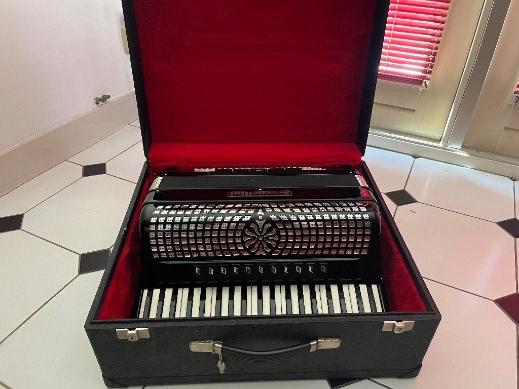 Serenellini 120 bas Accordeon, Toetsaccordeon, Zo goed als nieuw, Met koffer, 120-bas