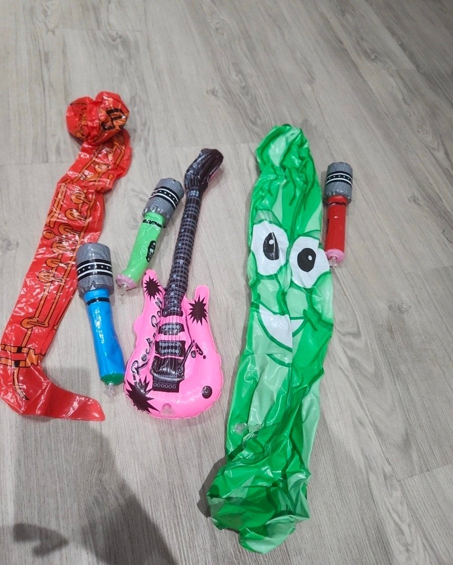 Opblaasbare speeltjes: microfoons, gitaar en water speelgoed, Ophalen of Verzenden, Gebruikt