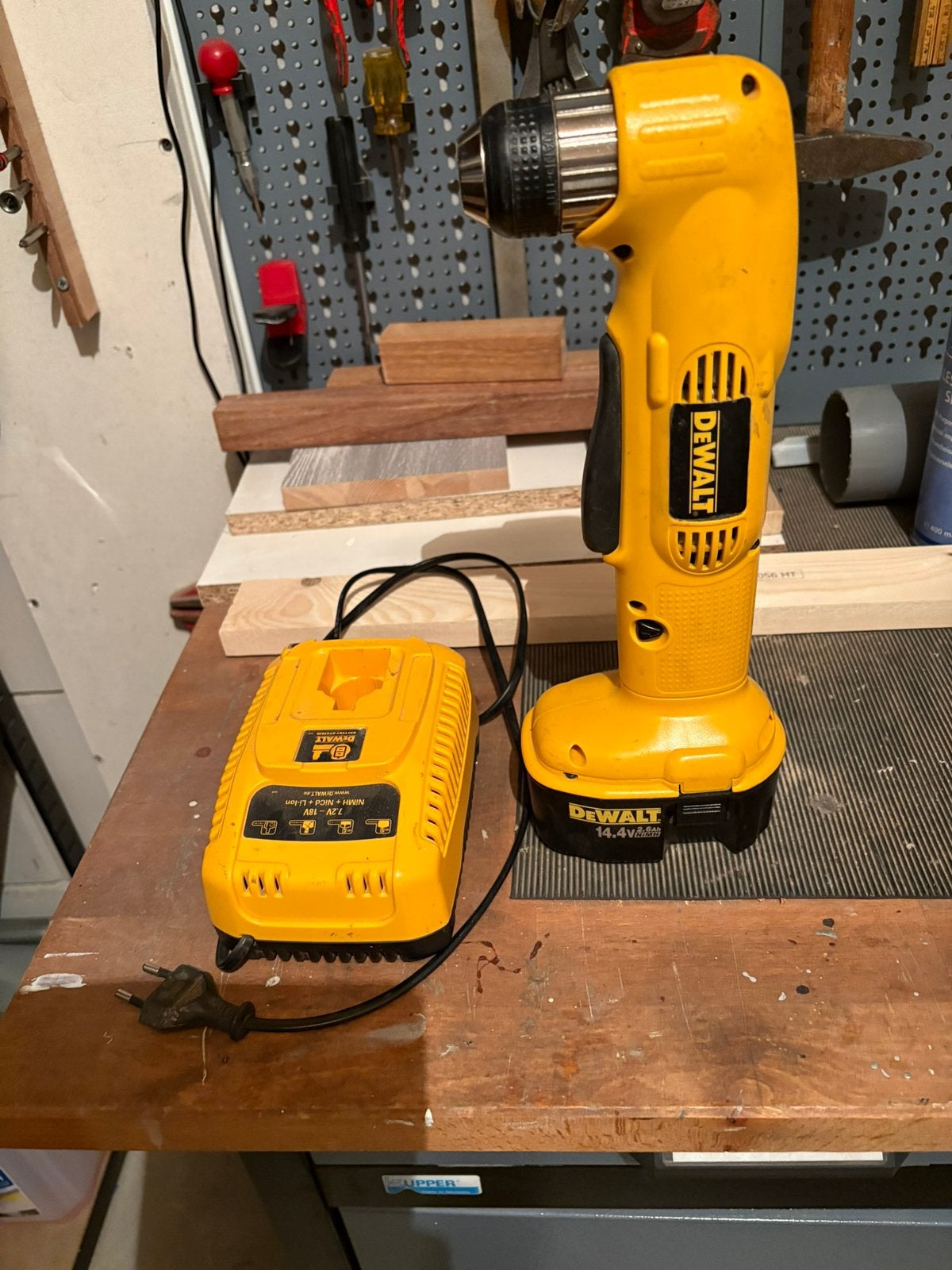 Te koop de walt haakse boormachine, Ophalen, Zo goed als nieuw, Boormachine