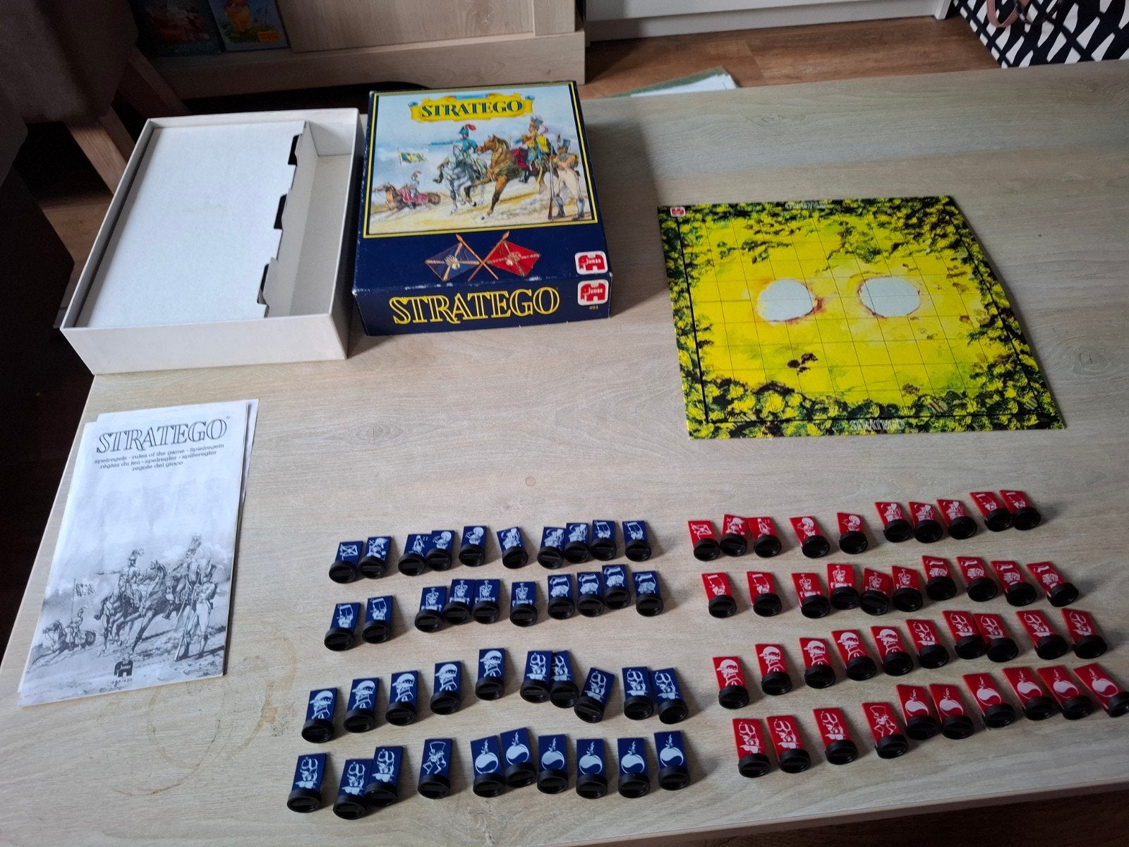 Stratego bordspel - Klassieke editie, Hobby en Vrije tijd, Gezelschapsspellen | Bordspellen, Gebruikt, Een of twee spelers, Ophalen of Verzenden