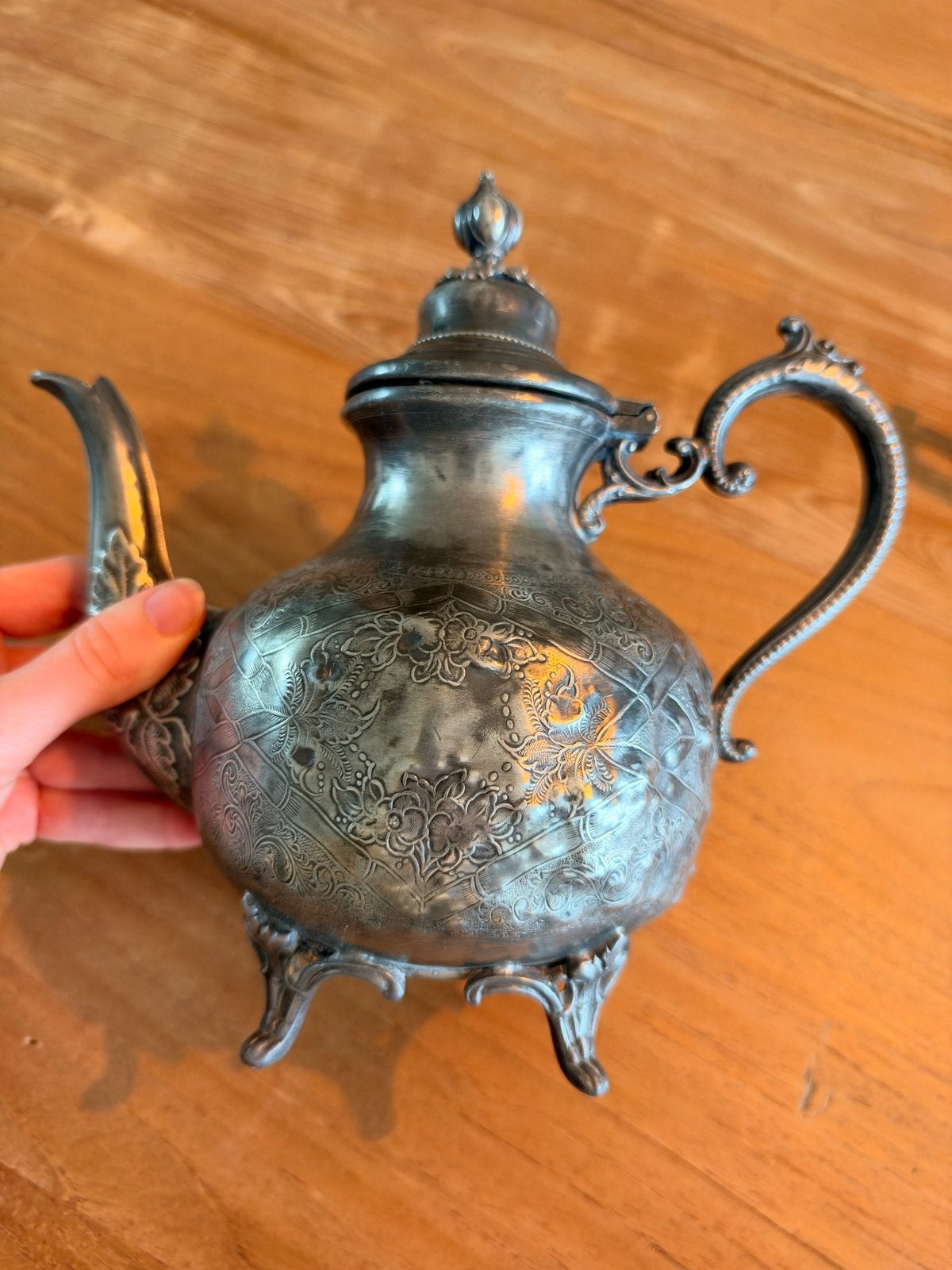 Antieke verzilverde theepot met sierlijke gravures, Ophalen of Verzenden