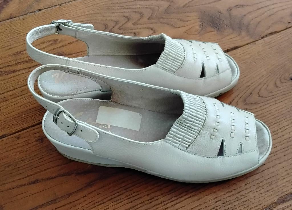 Vesters Luxe Voethulp schoenen (François Vesters Fils), Kleding | Dames, Schoenen, Schoenen met lage hakken, Beige, Ophalen of Verzenden