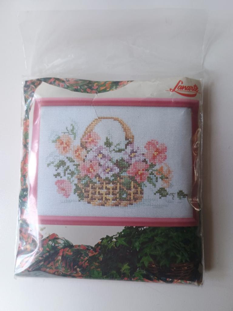 Lanarte borduurpakketje - Bloemenmand, Ophalen of Verzenden, Borduurpakket