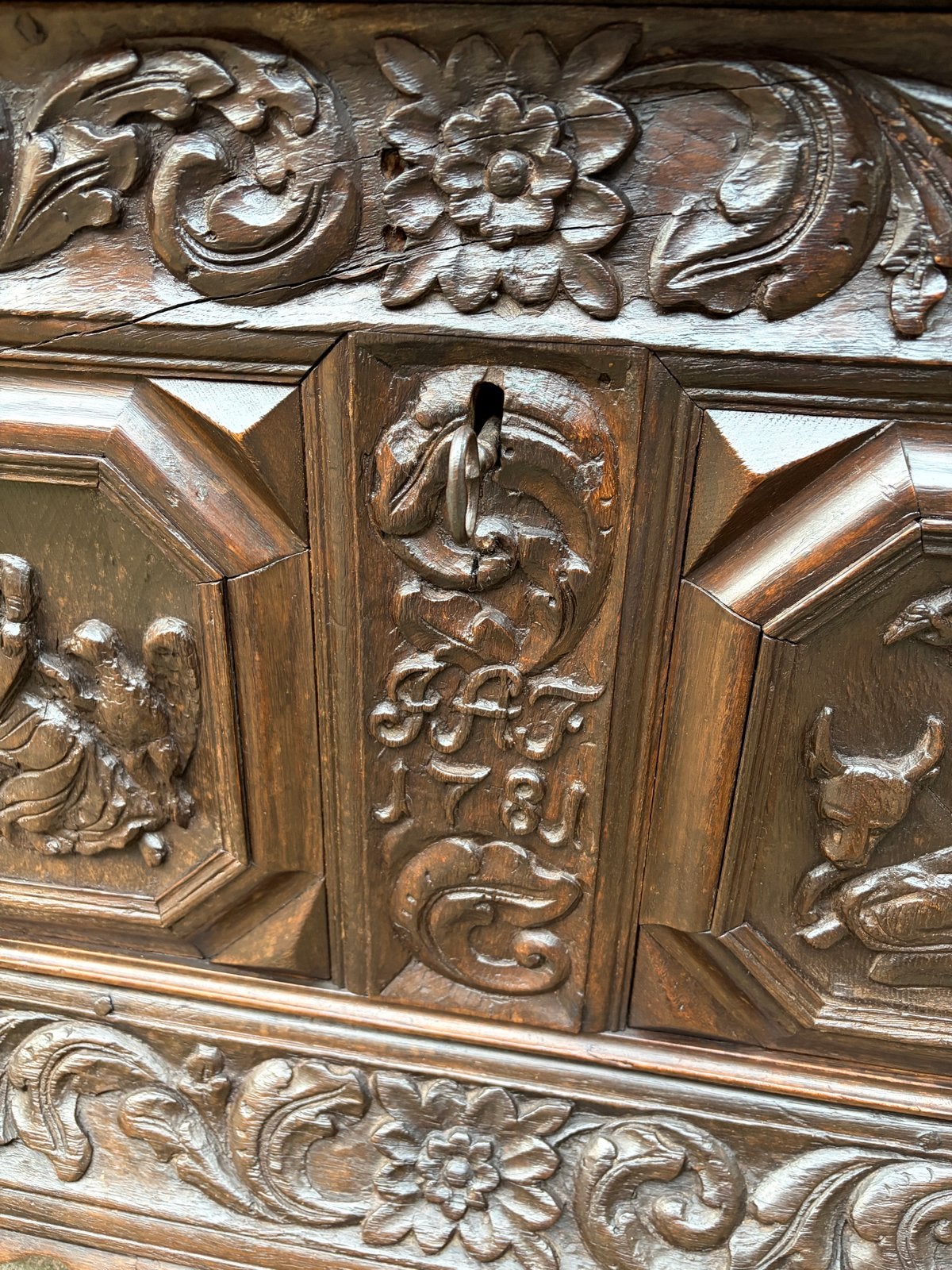 Antieke 18e Eeuwse Dekenist met Fijn Houtsnijwerk, Antiek en Kunst, Ophalen