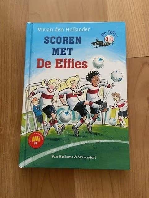 Scoren met de Effies - Vivian den Hollander, Boeken, Ophalen of Verzenden, Gelezen, Fictie algemeen