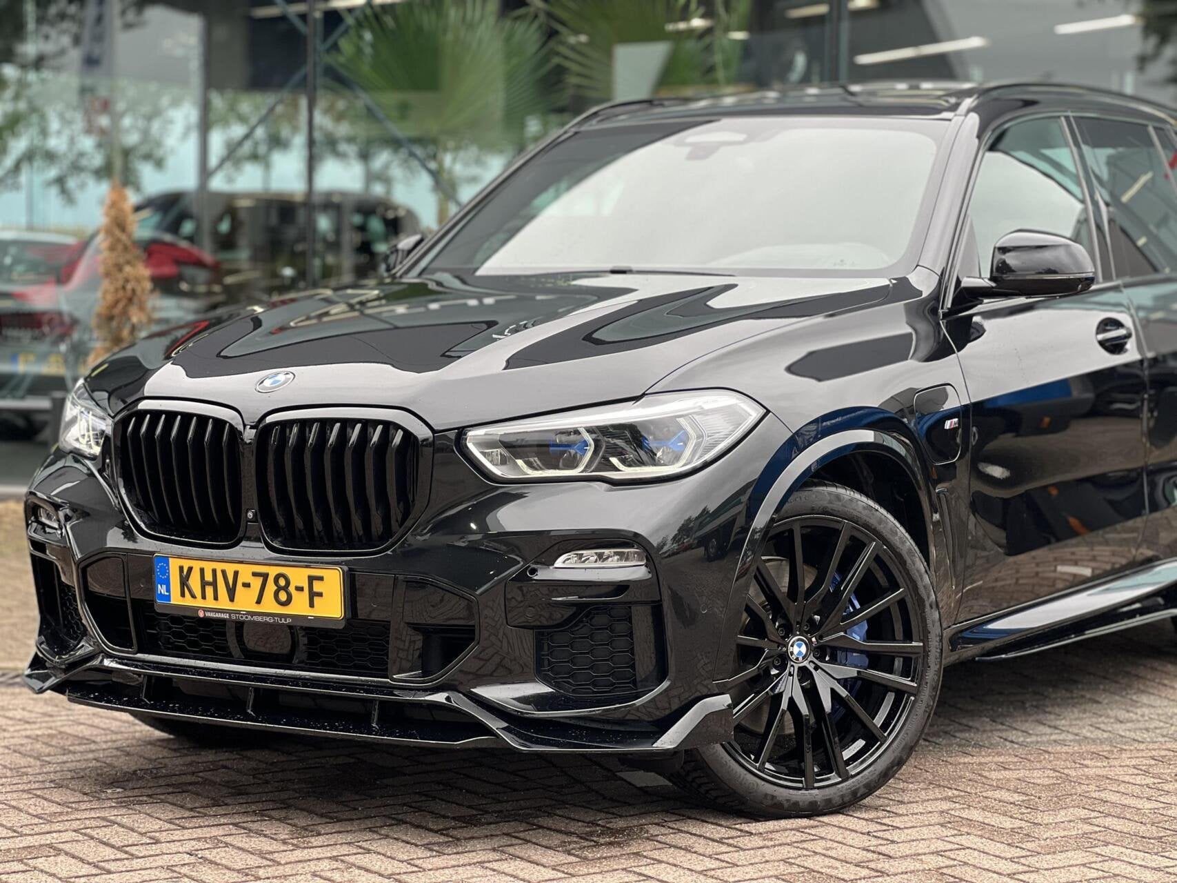 BMW X5 xDrive45e M-SPORT HUD AERO SFEER PANO H&K LASER 360, Automaat, Gebruikt, 394 pk, Zwart