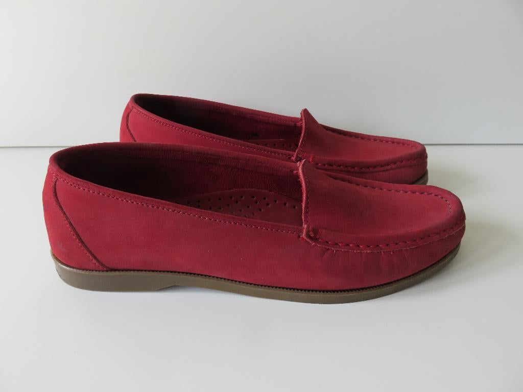 de Bijenkorf rode leren instappers, moccasins mt 38, Instappers, Bijenkorf, Ophalen of Verzenden, Zo goed als nieuw