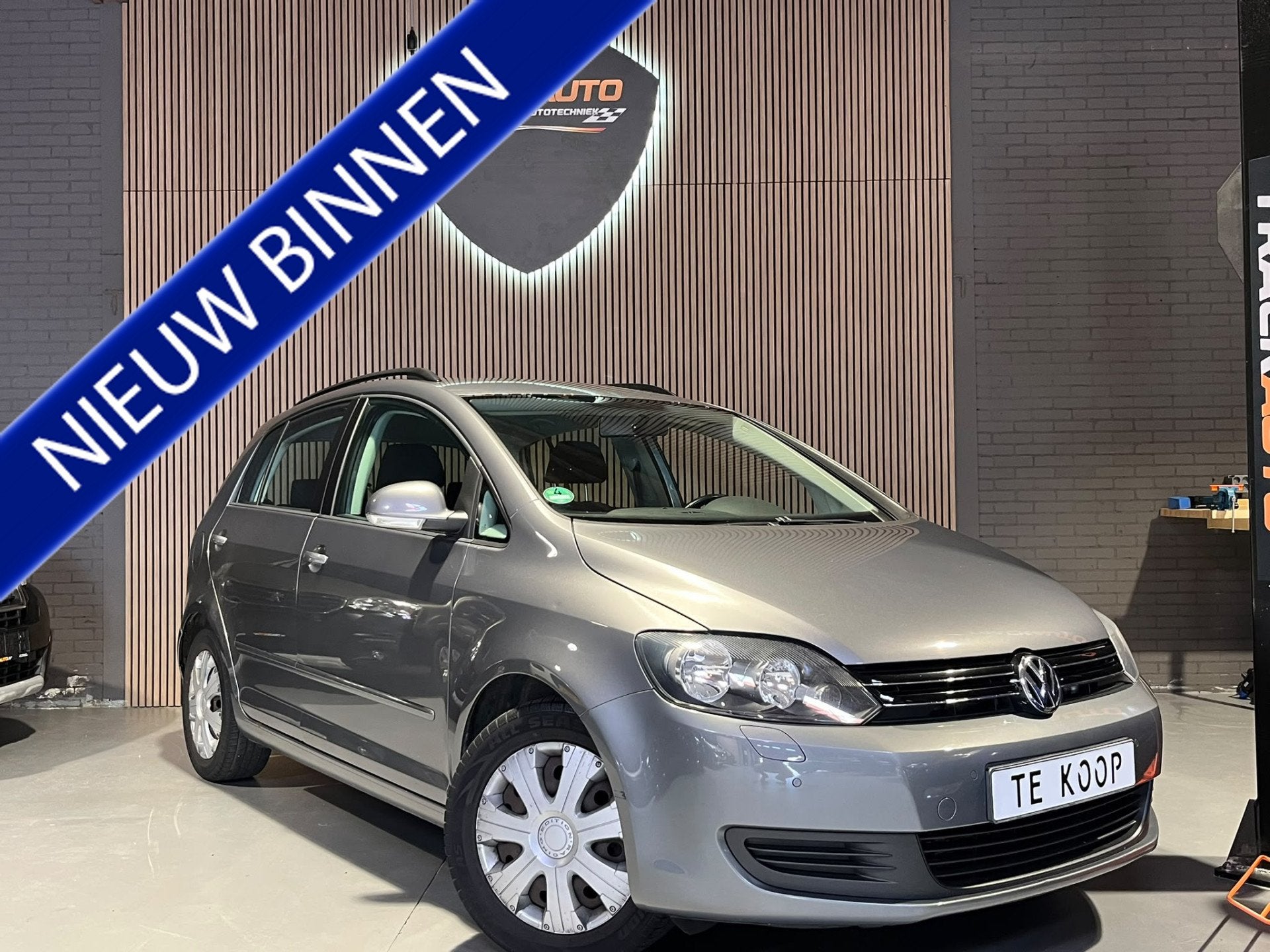 Volkswagen Golf Plus 1.4 Easyline ClimaC CruiseC.Pdc.Trekhaa, Auto's, Euro 5, Gebruikt, Zwart, 82 pk