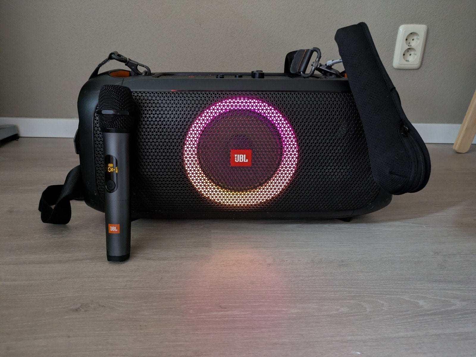 JBL Partybox On-The-Go met microfoon en lichteffecten, Audio, Tv en Foto, Luidsprekers, Gebruikt, Party speaker, 120 tot 150 watt
