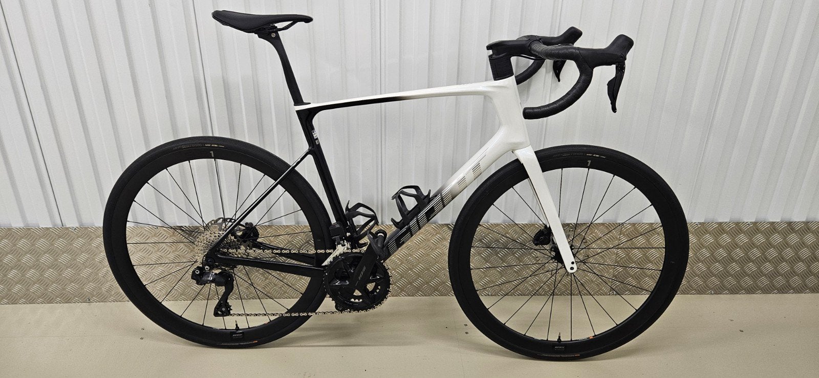 Giant DEFY Advanced Pro 1 Disc 105 Di2 (L), Ophalen, 28 inch, Giant, Zo goed als nieuw