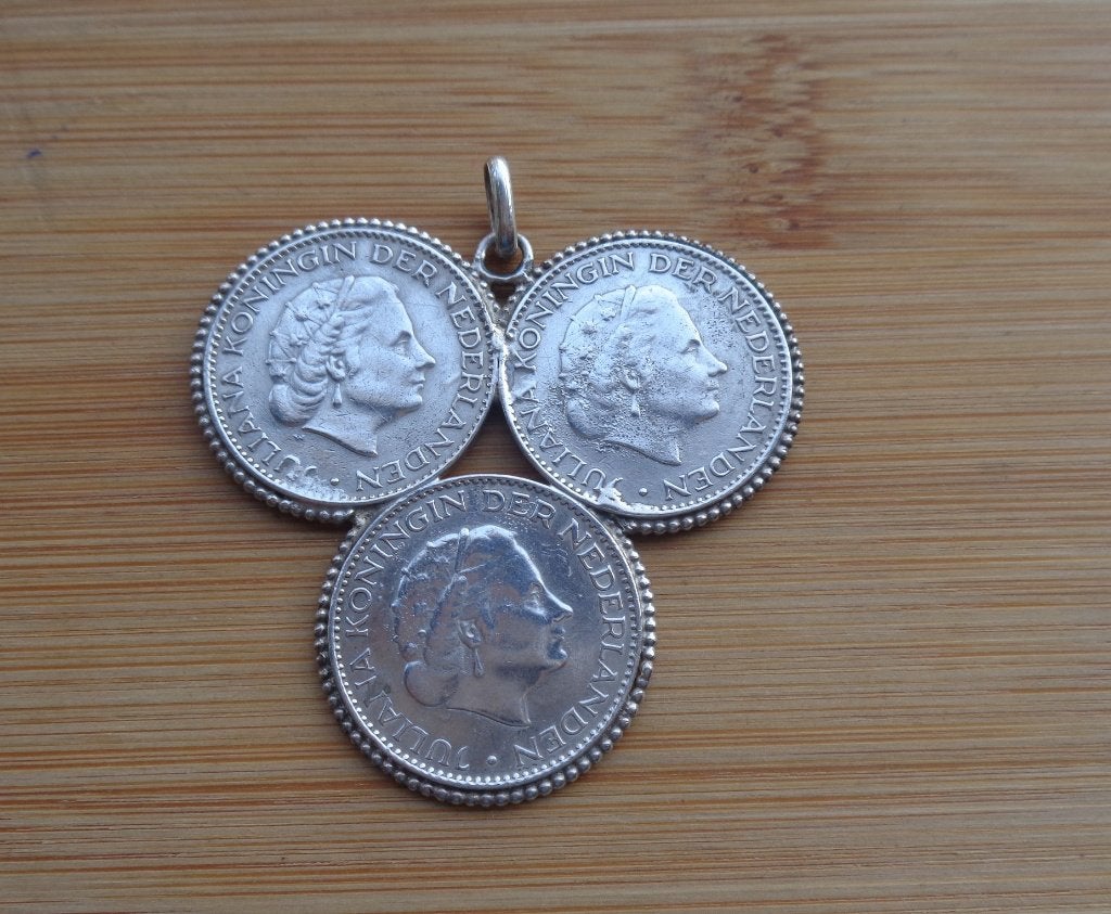 zilveren hanger met drie zilveren guldens [151], Sieraden, Tassen en Uiterlijk, Antieke sieraden, Verzenden, Zilver, Hanger