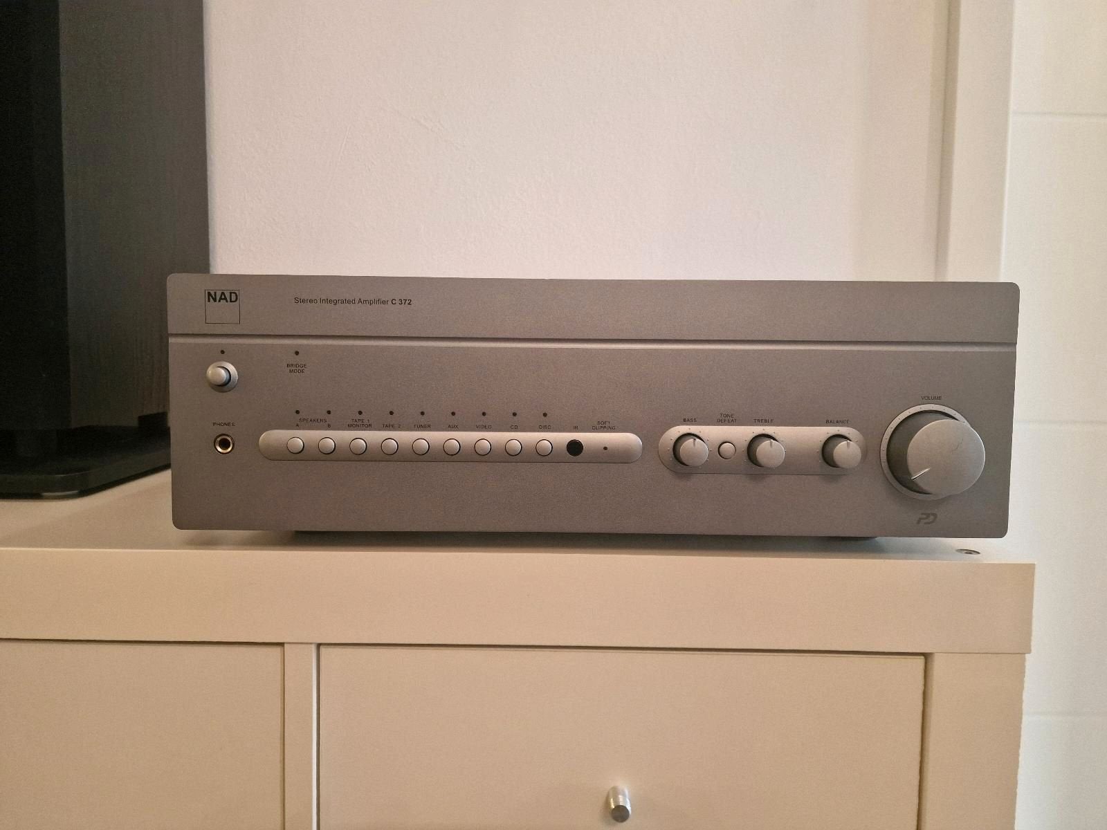 NAD C372 BEE Versterker 2x150W Titaniumgrijs, Ophalen of Verzenden, Zo goed als nieuw