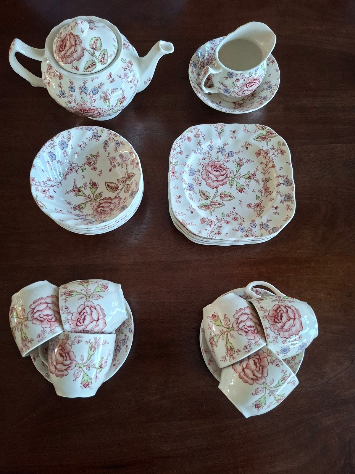 Johnson Bros Rose Chintz thee servies, Ophalen