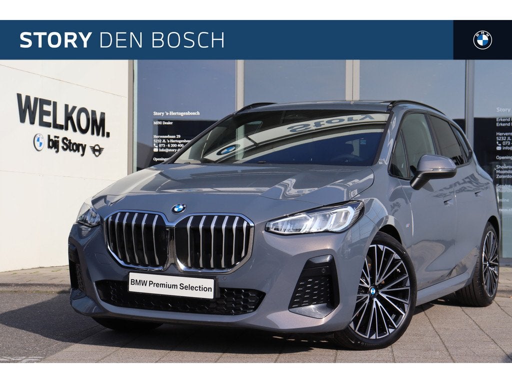 BMW 2 Serie Active Tourer 220i M Sport Automaat / Trekhaak /, Gebruikt, 156 pk, Met garantie (alle), Bedrijf
