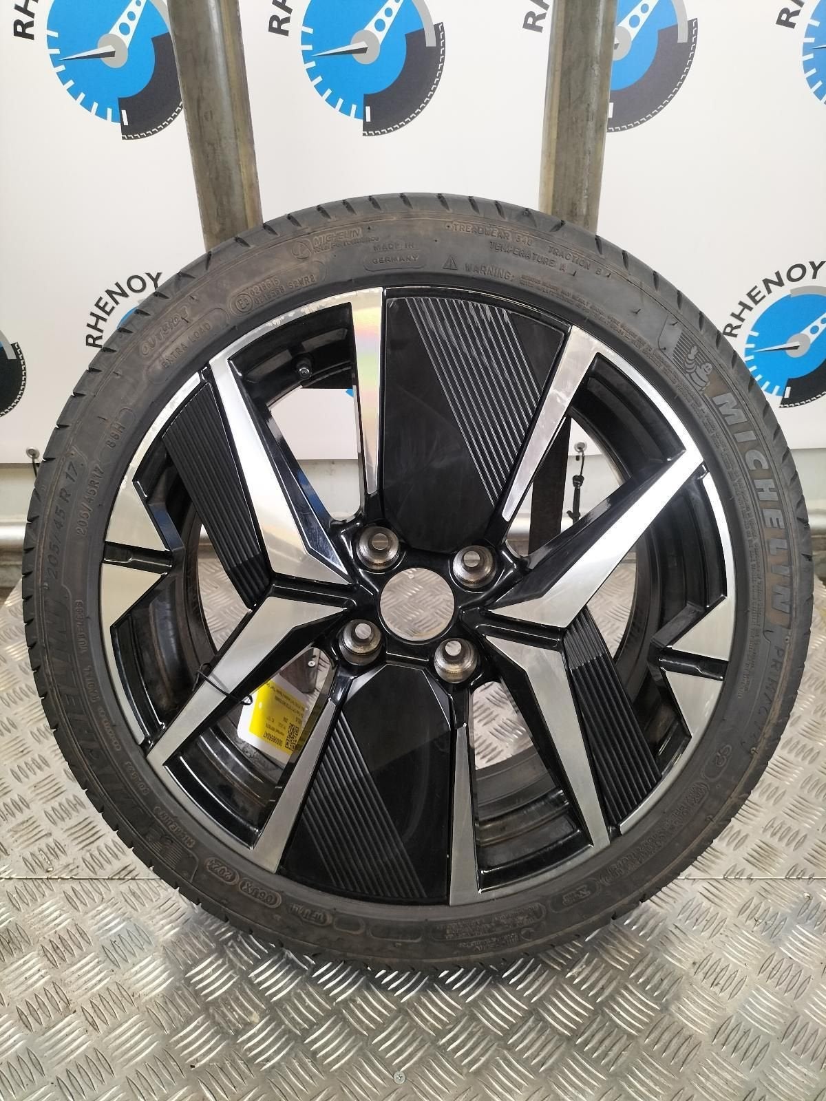 Peugeot 208 2023 (P21E) velg 205/45 17 Michelin 9851308480, Auto-onderdelen, Gebruikt, -, -, Banden en Velgen