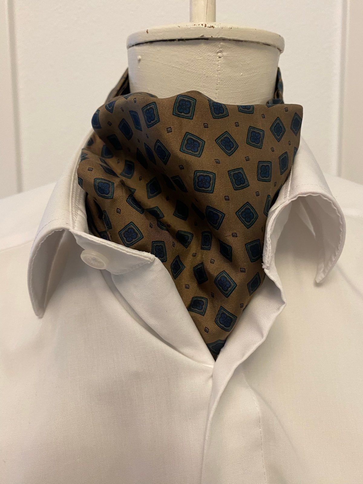 Bruine ascot sjaal met patroon, Ophalen of Verzenden, Zo goed als nieuw, Bruin, Met patroon
