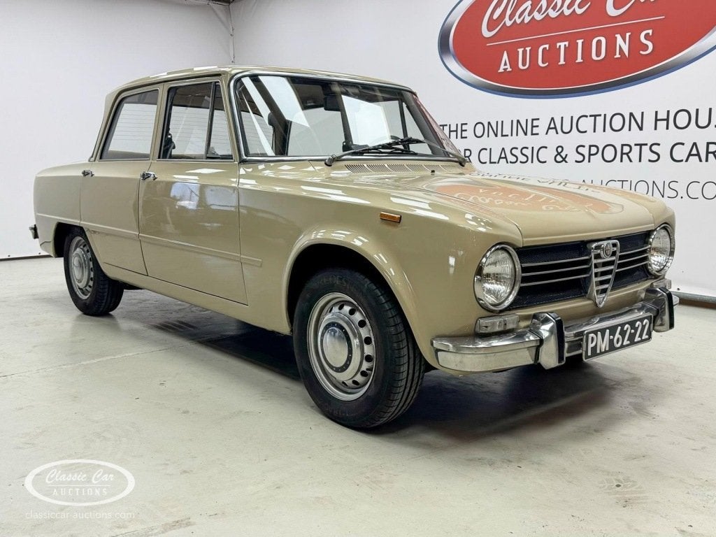 Alfa romeo GIULIA 1300 TI - ONLINE AUCTION, Auto's, Bruin, Bedrijf, Handgeschakeld, Sedan