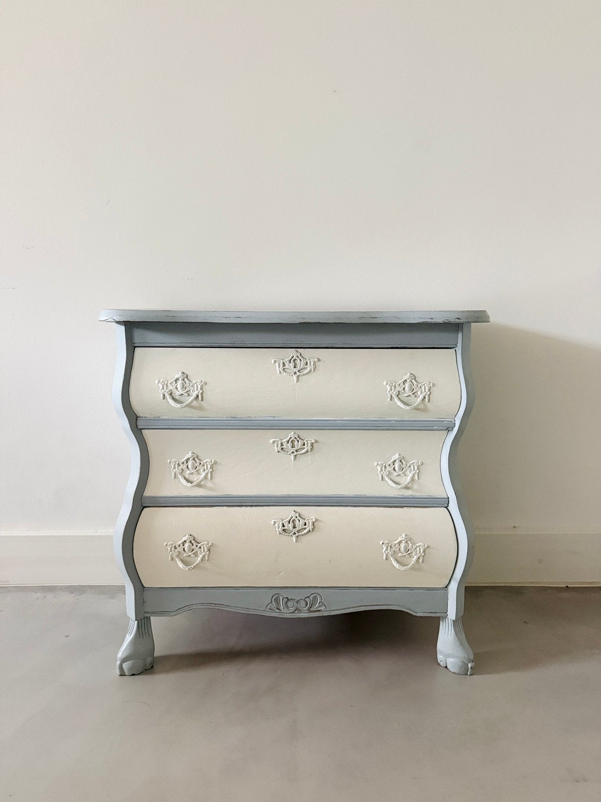 Frans vintage ladekastje met 3 lades, lichtgrijs + wit IZGS, Huis en Inrichting, Kasten | Ladekasten, Ophalen, Gebruikt, 50 tot 100 cm