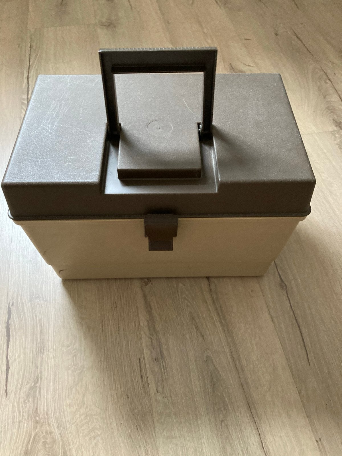 Vintage bruin/beige naaibox met vakjes, Ophalen of Verzenden, Gebruikt